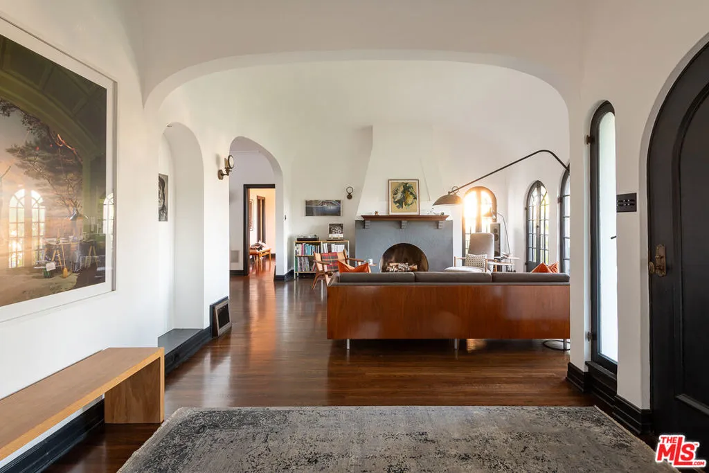 2073 N Catalina Street, Los Angeles, California 90027 home-pic-4